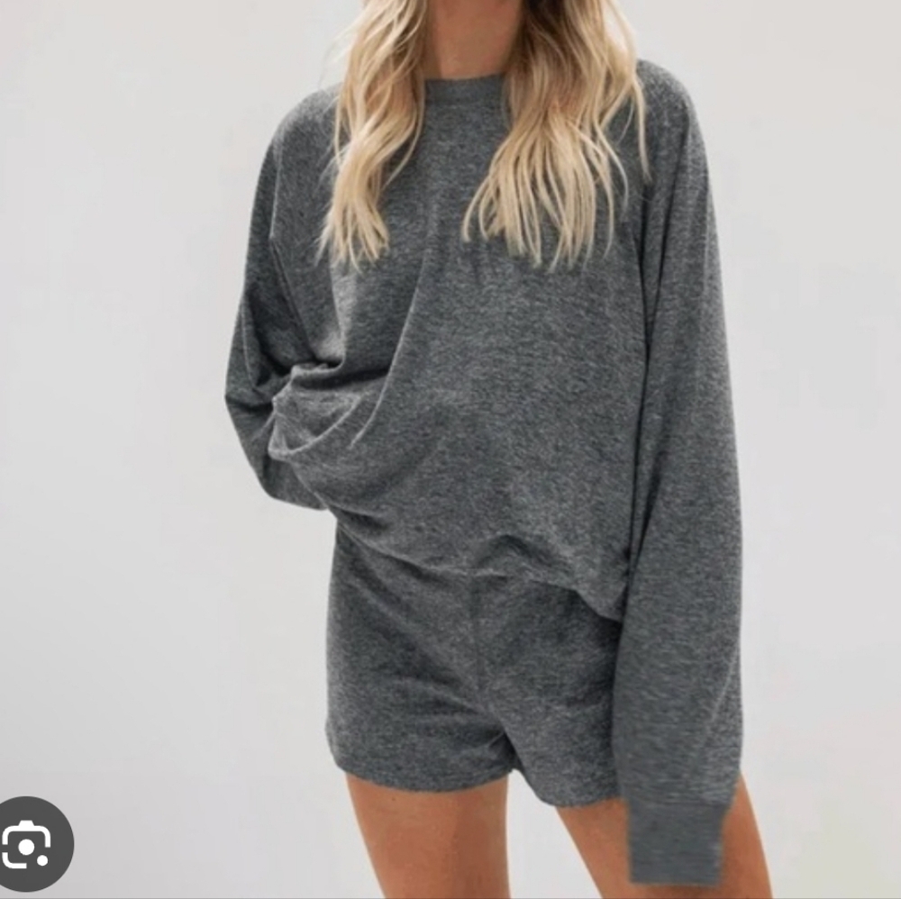 NWOT Feat Womens 2 Piece Lounge Set Heathered Grey Sweatshirt And Shorts Size S